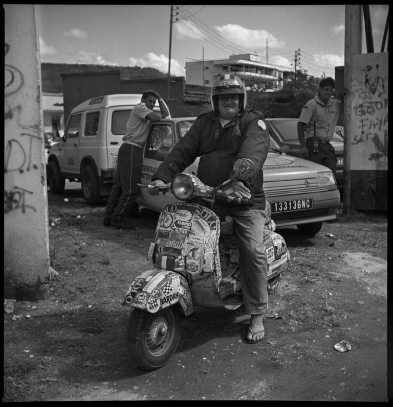 François Vogel - 6x6_noumea_vespa.jpg