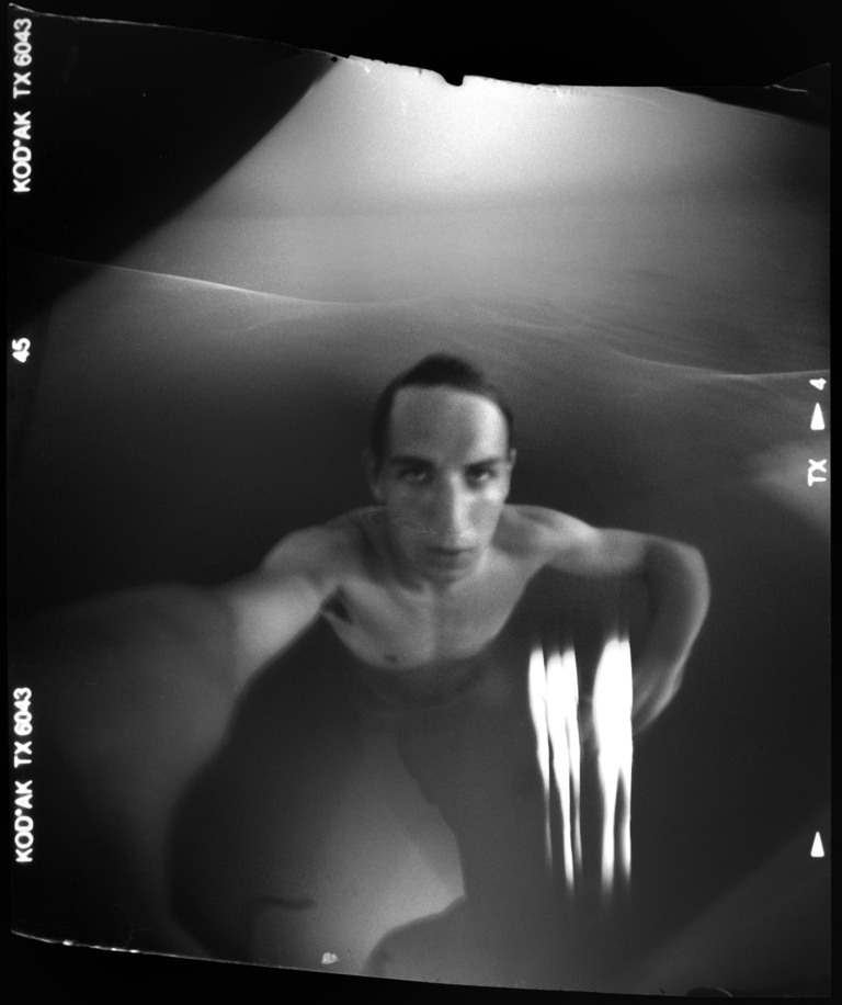 François Vogel - selfportrait at the sea 2